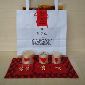 本格麻婆豆腐のお店 かかん × mitome tsukasa「麻婆ソースと山椒アクセサリーのセット」